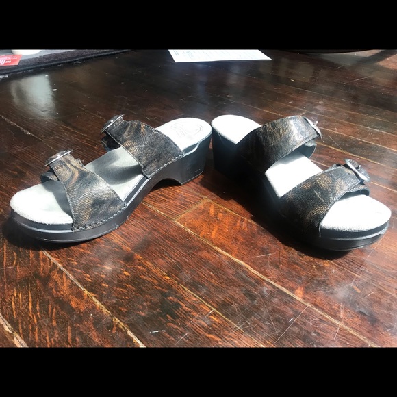 Dansko Black Coffee Swirl Metallic Sophie Sandals - Picture 2 of 3